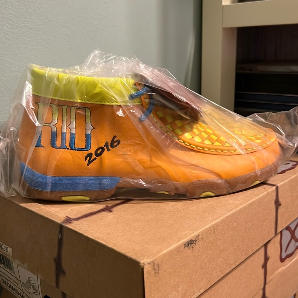 Twisted X women’s orange/neon yellow boots new size 6